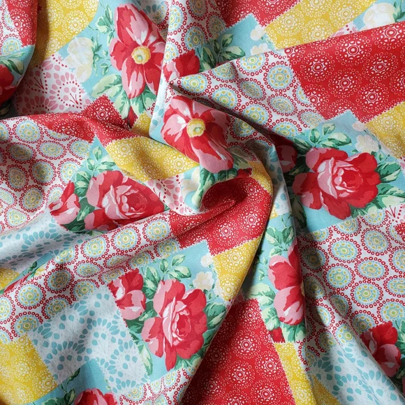 The Pioneer Woman Red and Yellow Table Linens Dining Set - Picture 1 of 3